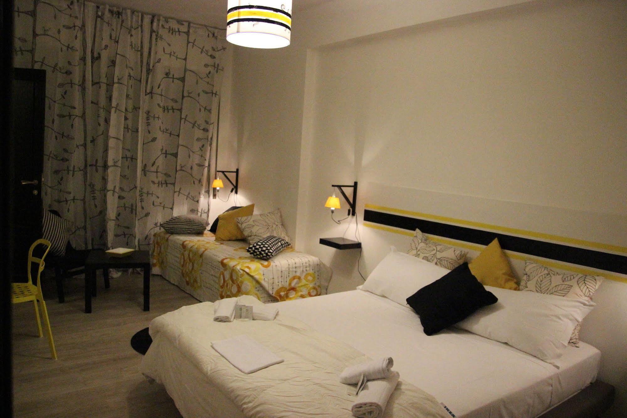 Iron Bridge Accommodation โรม ภายนอก รูปภาพ
