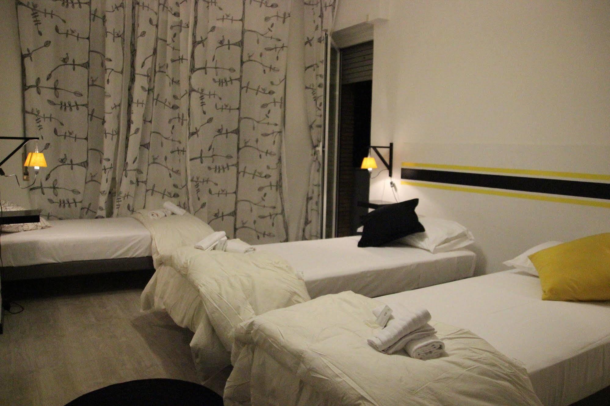 Iron Bridge Accommodation โรม ภายนอก รูปภาพ