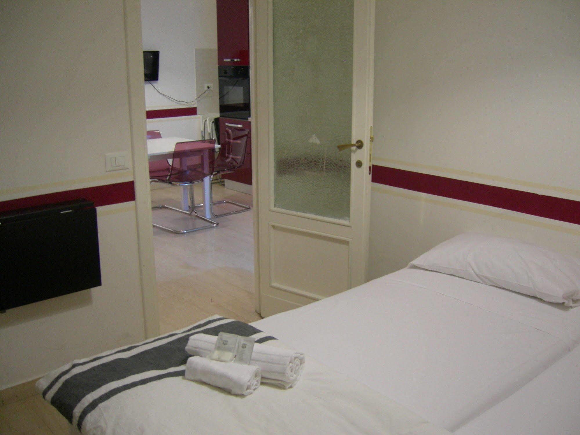 Iron Bridge Accommodation โรม ภายนอก รูปภาพ