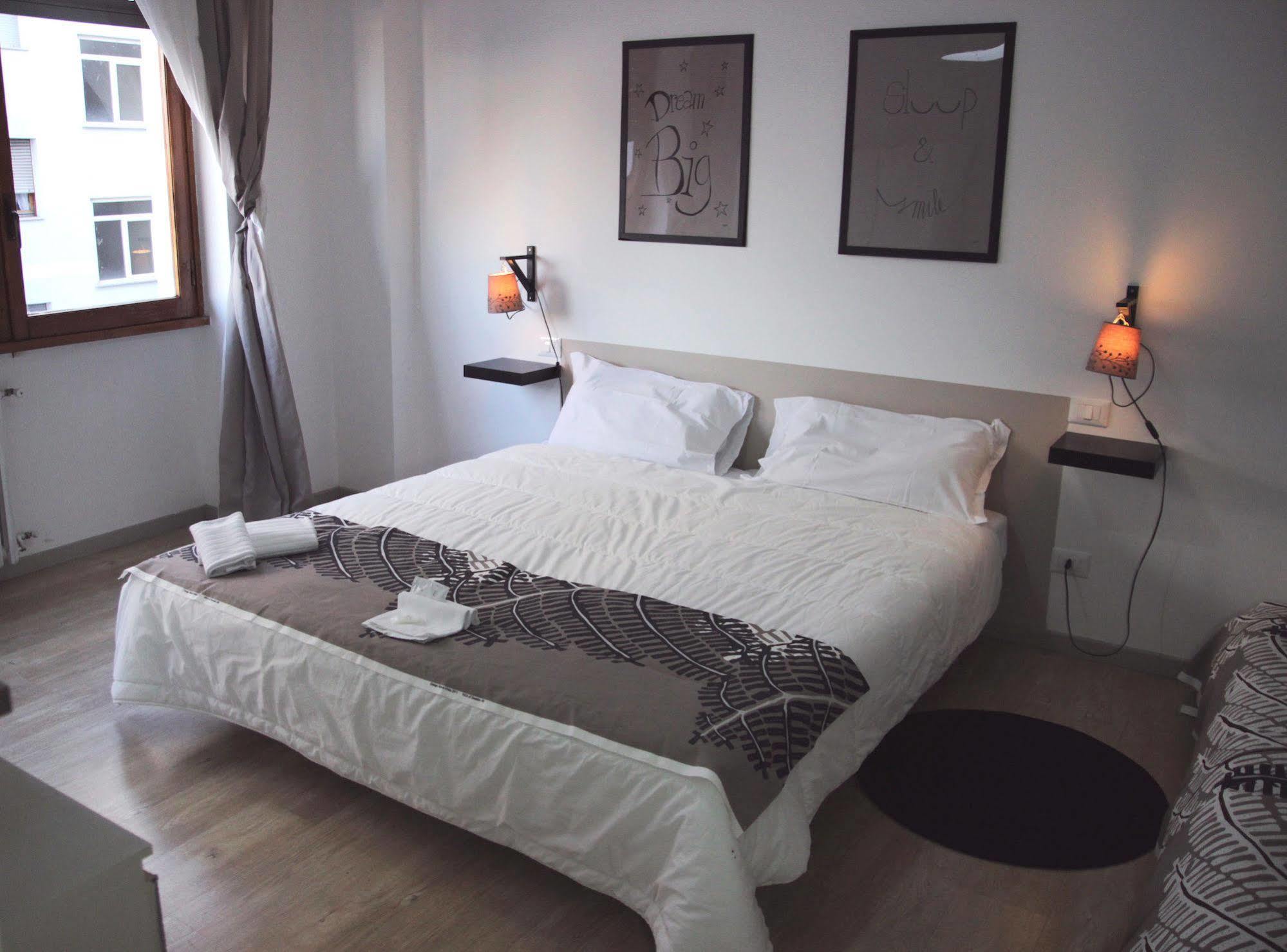 Iron Bridge Accommodation โรม ภายนอก รูปภาพ