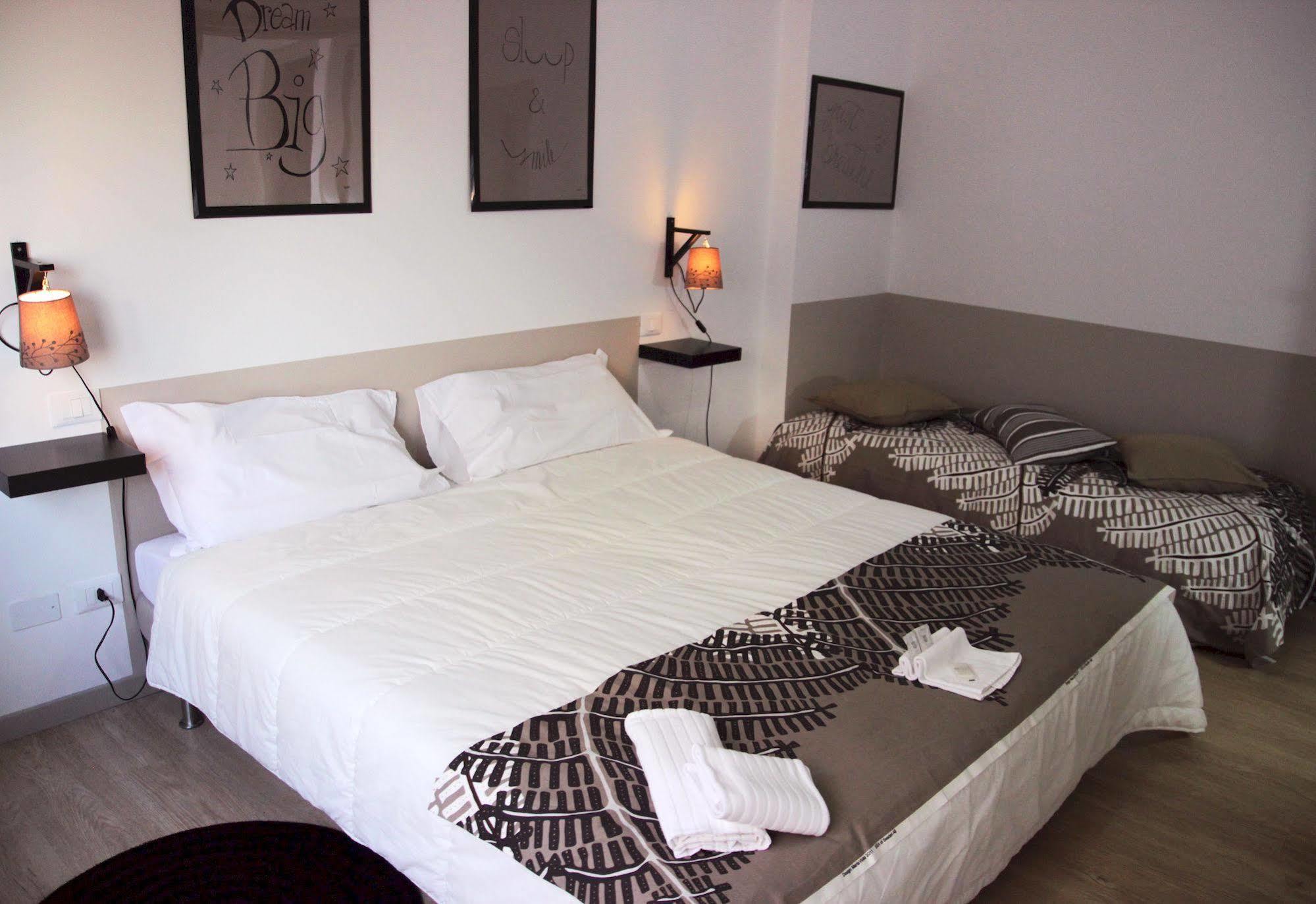 Iron Bridge Accommodation โรม ภายนอก รูปภาพ