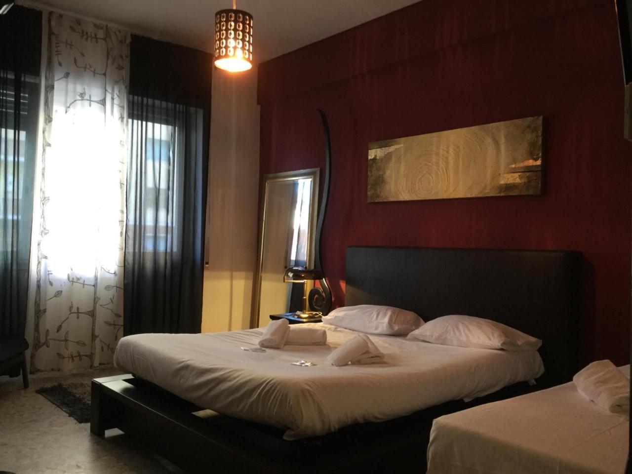 Iron Bridge Accommodation โรม ภายนอก รูปภาพ